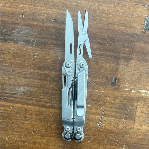 Sog Power Pint Multi-Tool - Picture 5 of 9